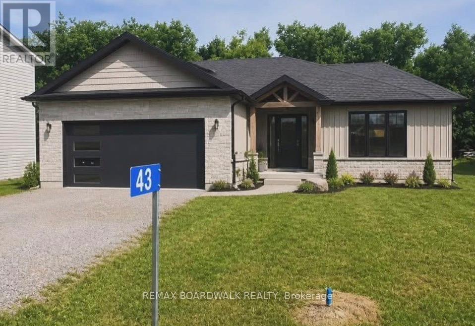 43 King Street, Montague, Ontario  K7A 3E2 - Photo 8 - X12943068