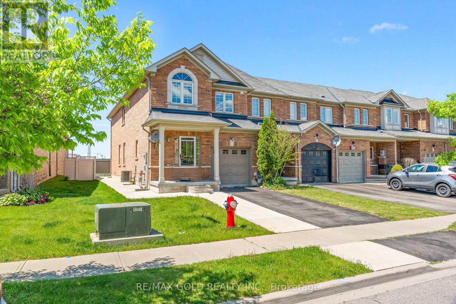 100 Tomabrook Crescent, Brampton, Ontario  L6R 0V5 - Photo 2 - W13225676