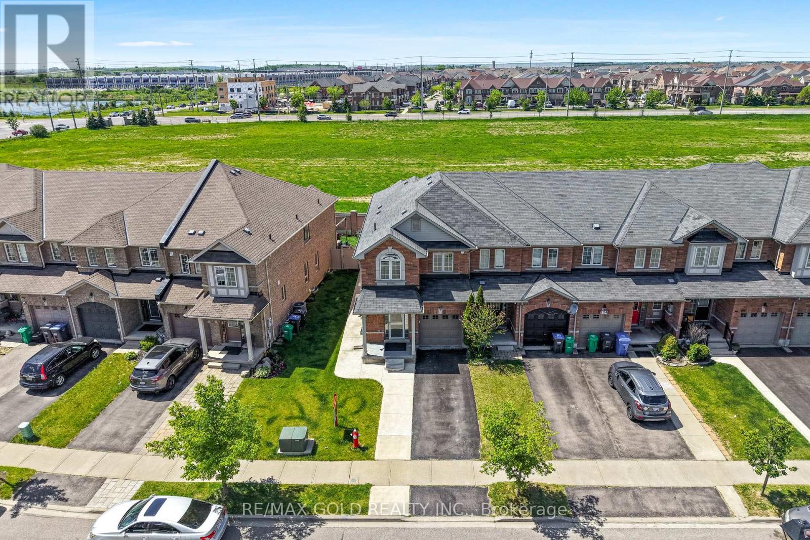 100 Tomabrook Crescent, Brampton, Ontario  L6R 0V5 - Photo 4 - W13225676