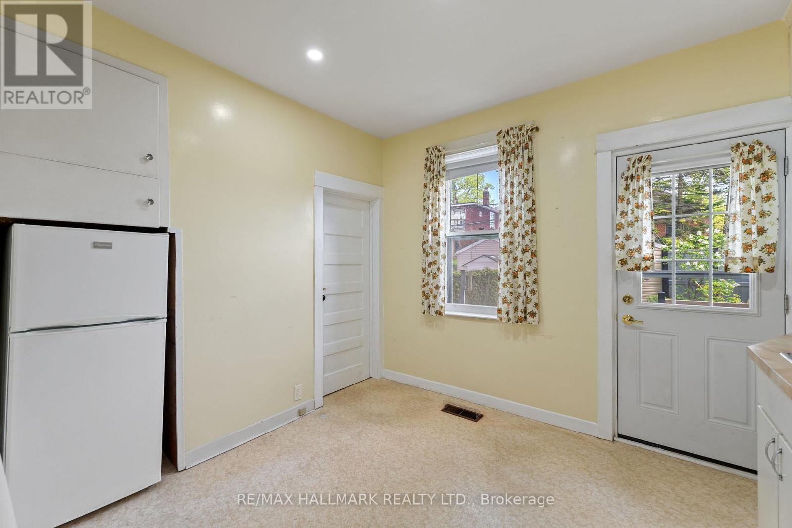 7 Wheeler Avenue, Toronto, Ontario  M4L 3V3 - Photo 11 - E13227034