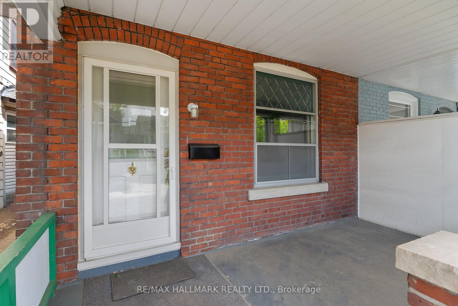 7 Wheeler Avenue, Toronto, Ontario  M4L 3V3 - Photo 2 - E13227034