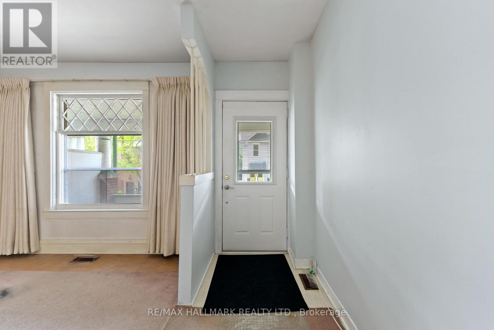 7 Wheeler Avenue, Toronto, Ontario  M4L 3V3 - Photo 3 - E13227034