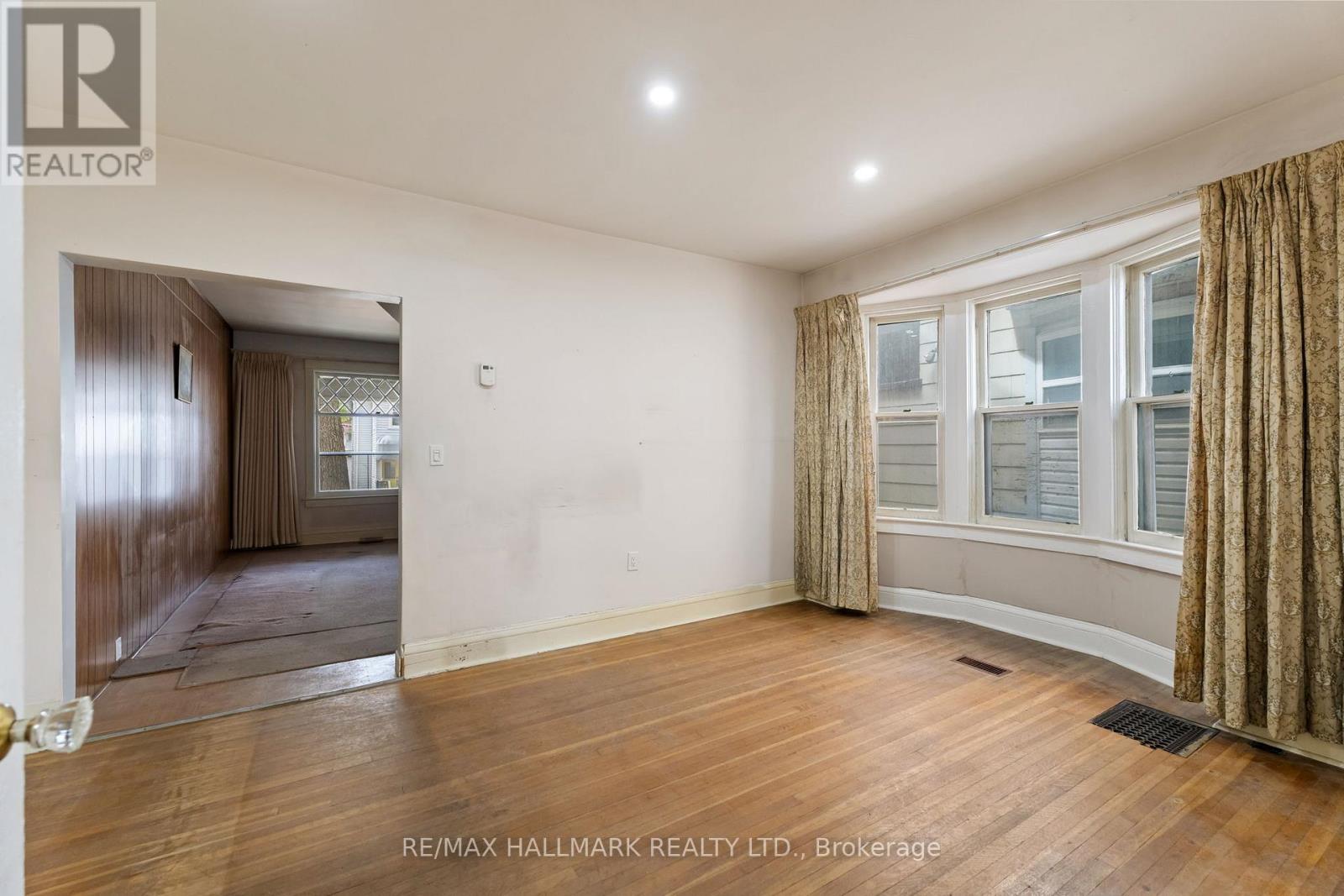 7 Wheeler Avenue, Toronto, Ontario  M4L 3V3 - Photo 7 - E13227034