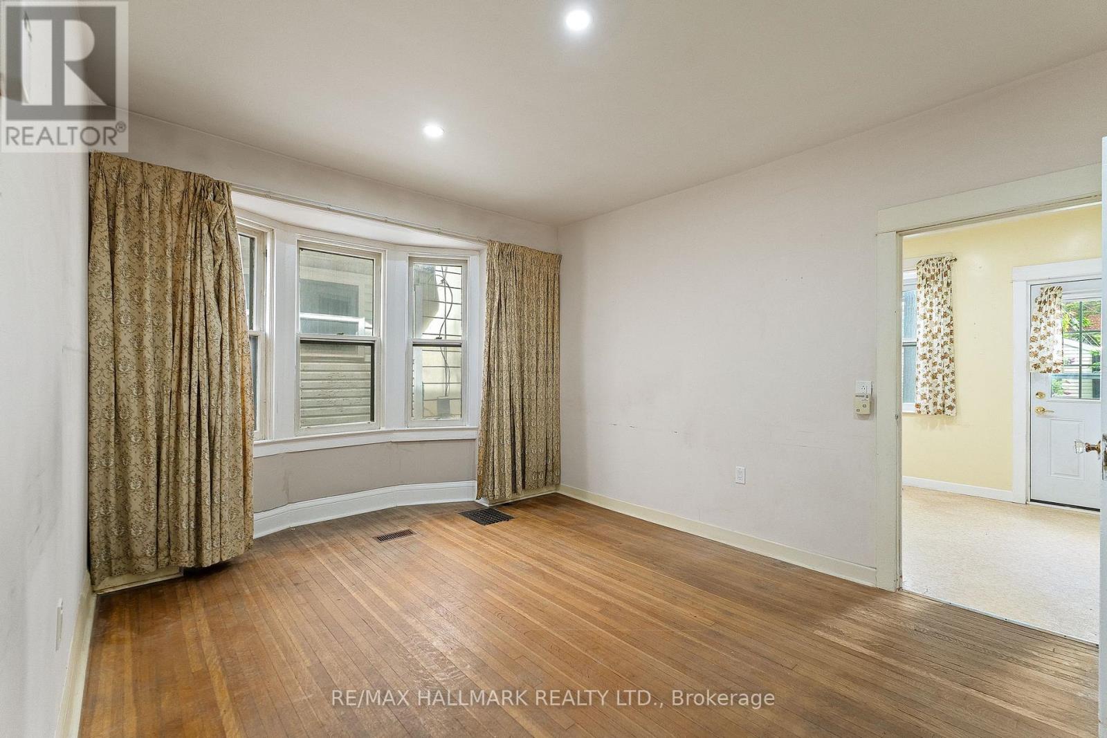 7 Wheeler Avenue, Toronto, Ontario  M4L 3V3 - Photo 8 - E13227034