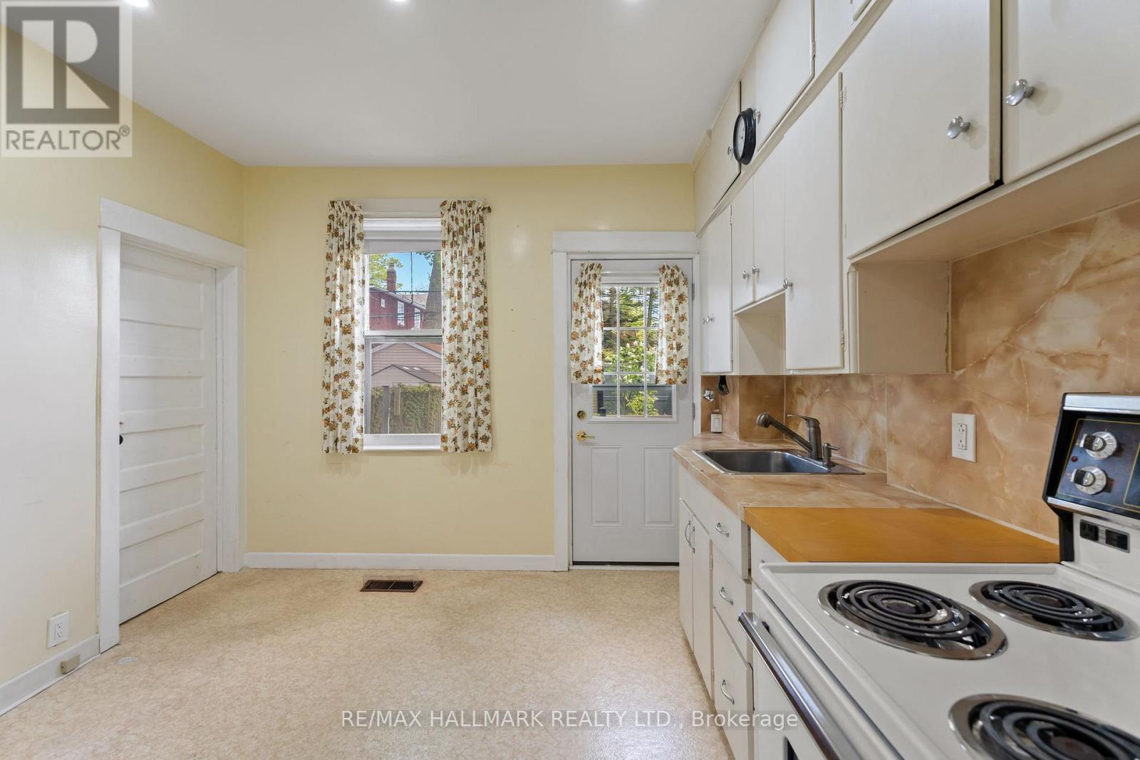7 Wheeler Avenue, Toronto, Ontario  M4L 3V3 - Photo 9 - E13227034