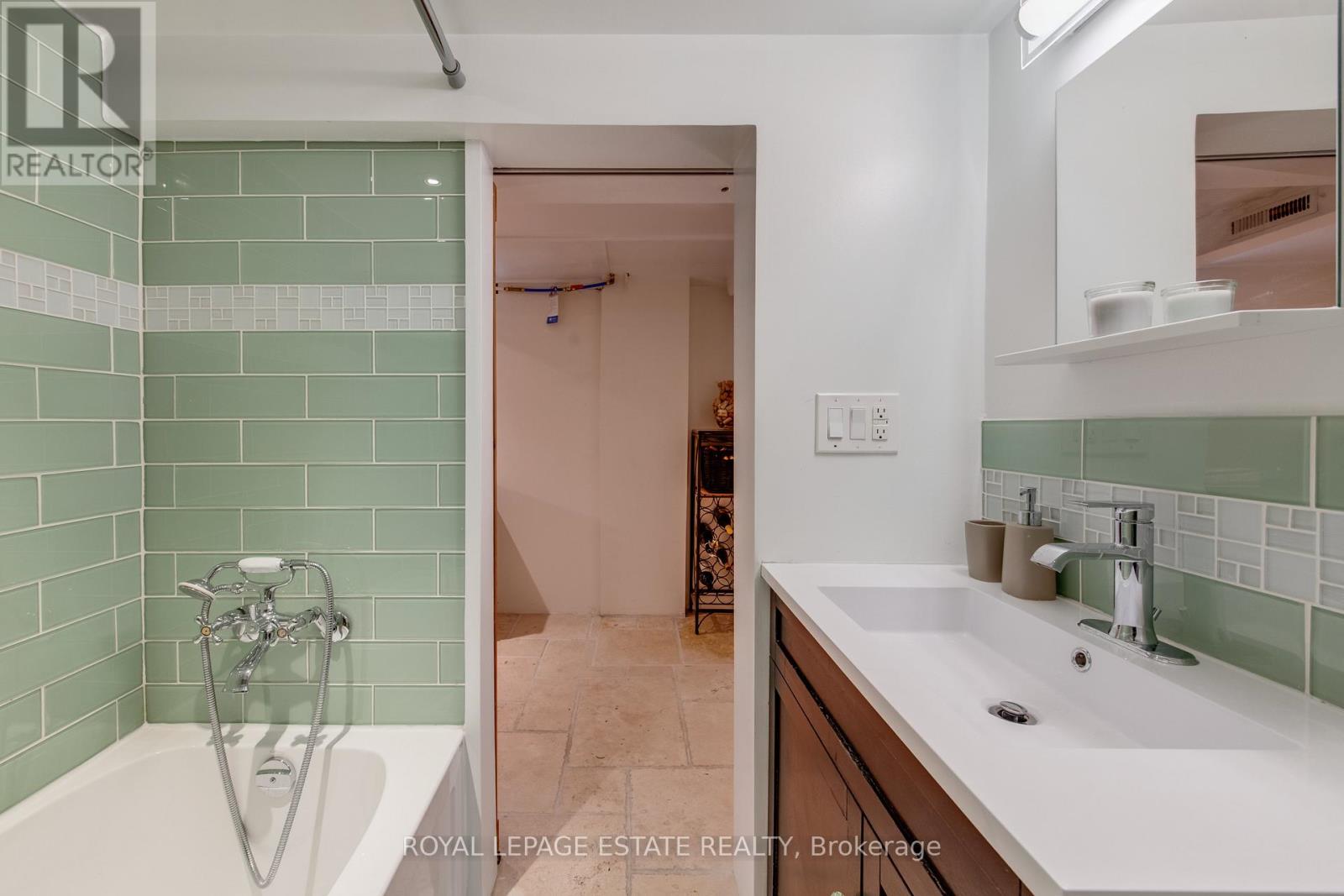 138 Woodmount Avenue, Toronto, Ontario  M4C 3Y8 - Photo 32 - E13227044