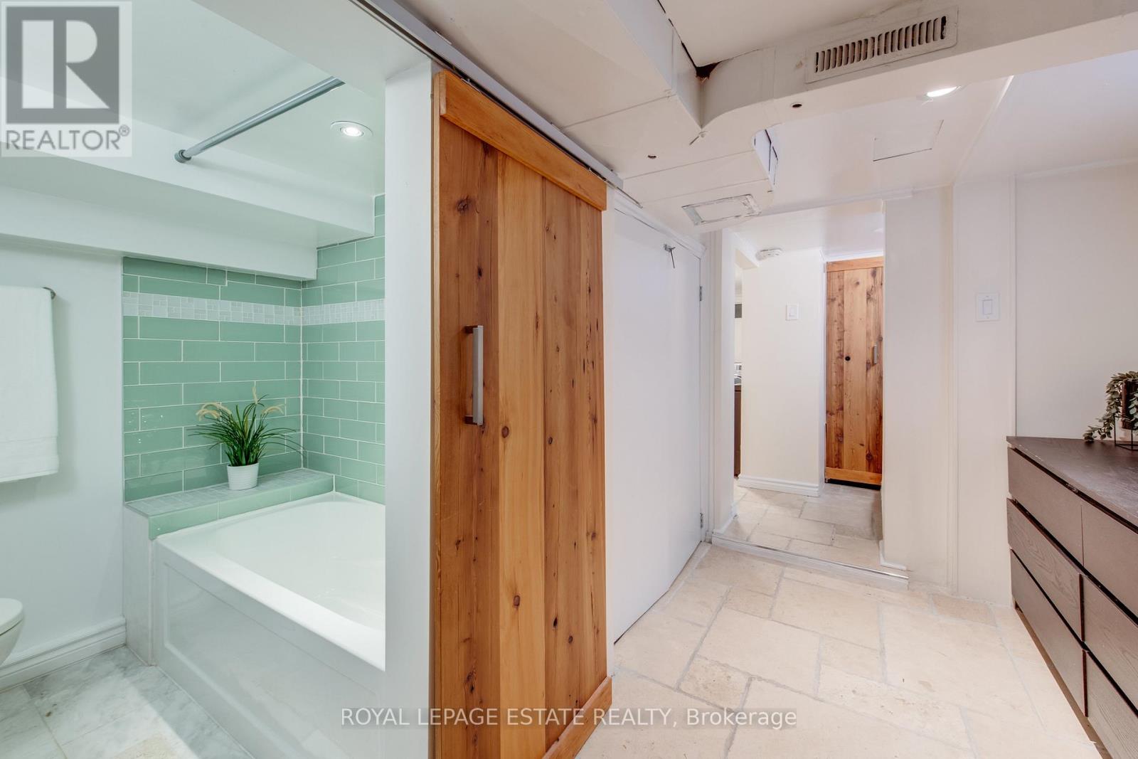138 Woodmount Avenue, Toronto, Ontario  M4C 3Y8 - Photo 33 - E13227044