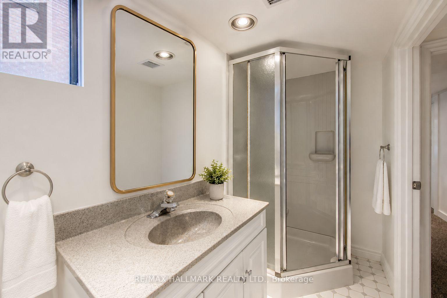 35 Benlamond Avenue, Toronto, Ontario  M4E 1Y8 - Photo 12 - E13227090