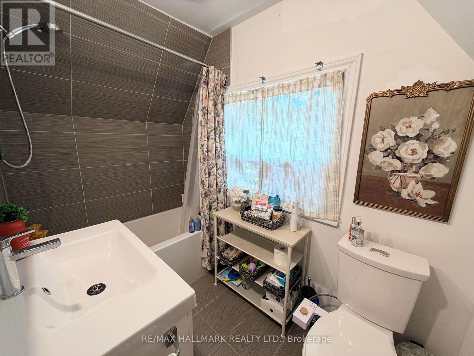 35 Benlamond Avenue, Toronto, Ontario  M4E 1Y8 - Photo 9 - E13227090