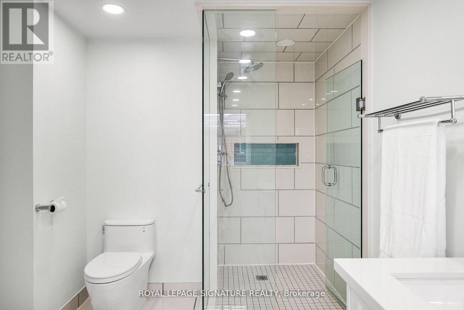 238 Hoover Drive, Pickering, Ontario  L1V 5R3 - Photo 23 - E13227122