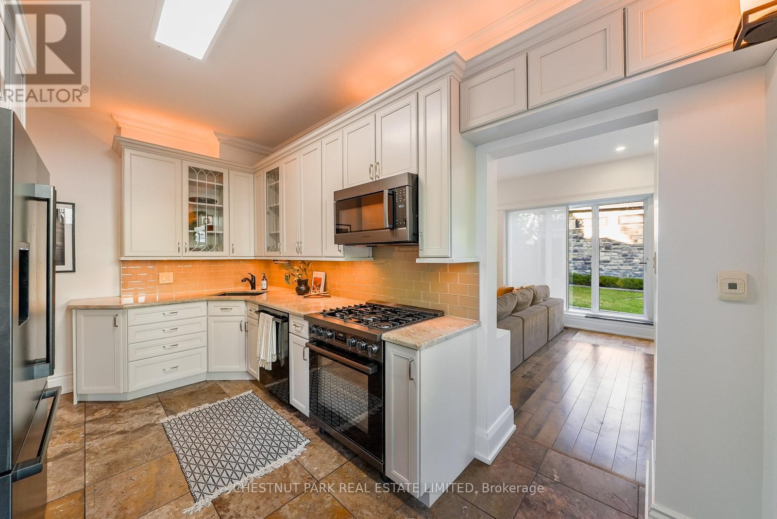 107 Eaton Avenue, Toronto, Ontario  M4J 2Z6 - Photo 8 - E13227132