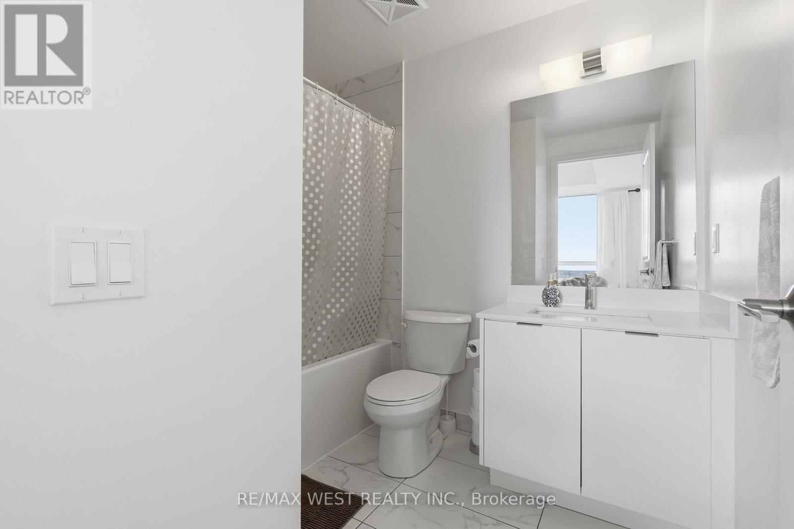 1310 - 202 Burnhamthorpe Road E, Mississauga, Ontario  L5A 0B2 - Photo 10 - W13226854