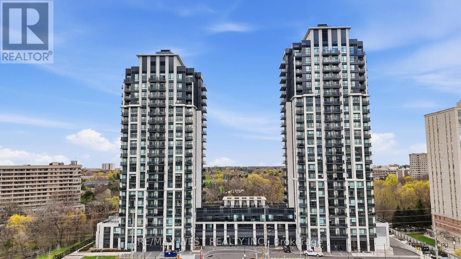 1310 - 202 Burnhamthorpe Road E, Mississauga, Ontario  L5A 0B2 - Photo 2 - W13226854
