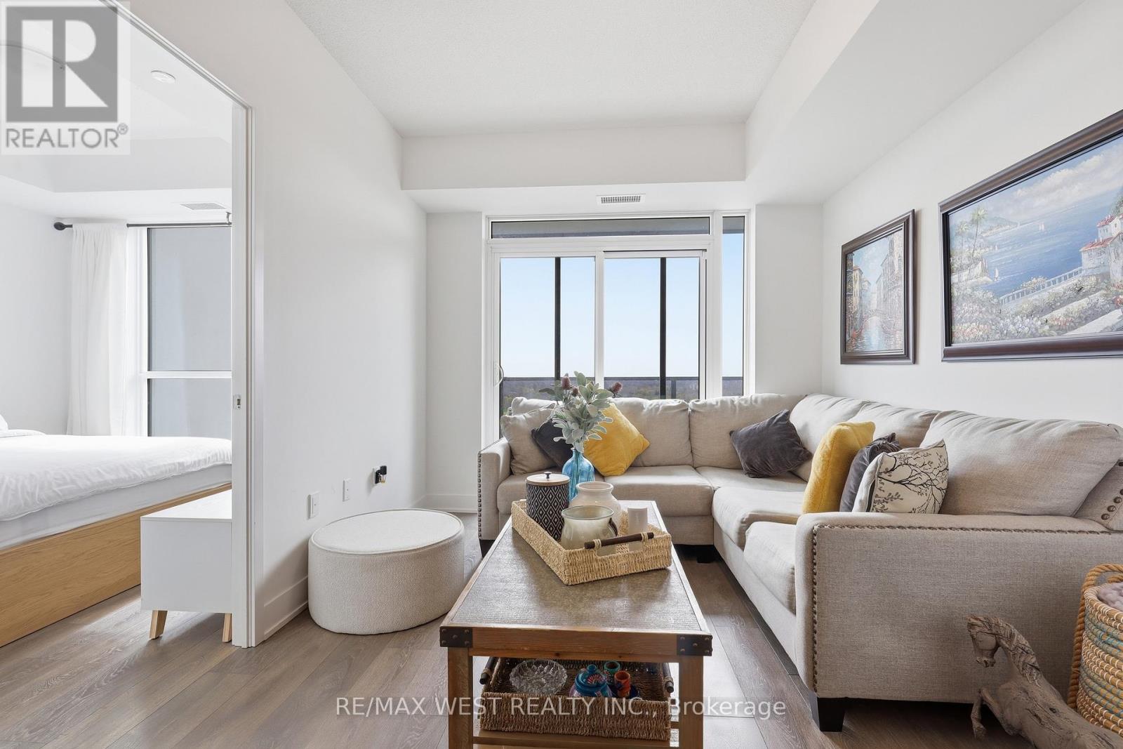 1310 - 202 Burnhamthorpe Road E, Mississauga, Ontario  L5A 0B2 - Photo 8 - W13226854
