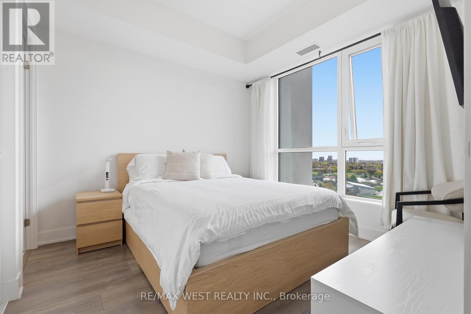 1310 - 202 Burnhamthorpe Road E, Mississauga, Ontario  L5A 0B2 - Photo 9 - W13226854
