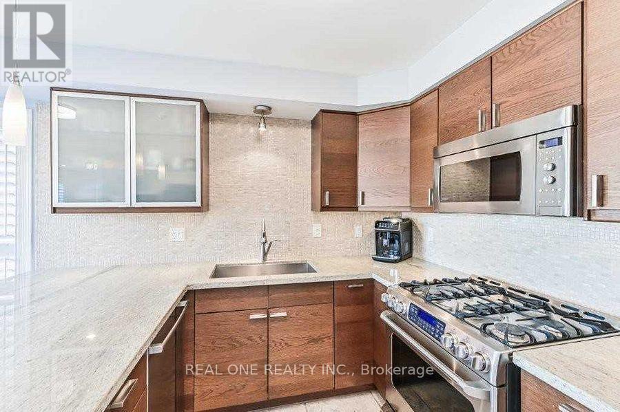 2380 Guildstone Crescent, Oakville, Ontario  L6M 3Y8 - Photo 2 - W13226866