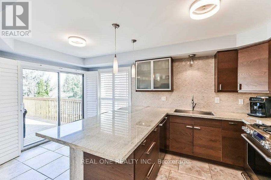 2380 Guildstone Crescent, Oakville, Ontario  L6M 3Y8 - Photo 3 - W13226866