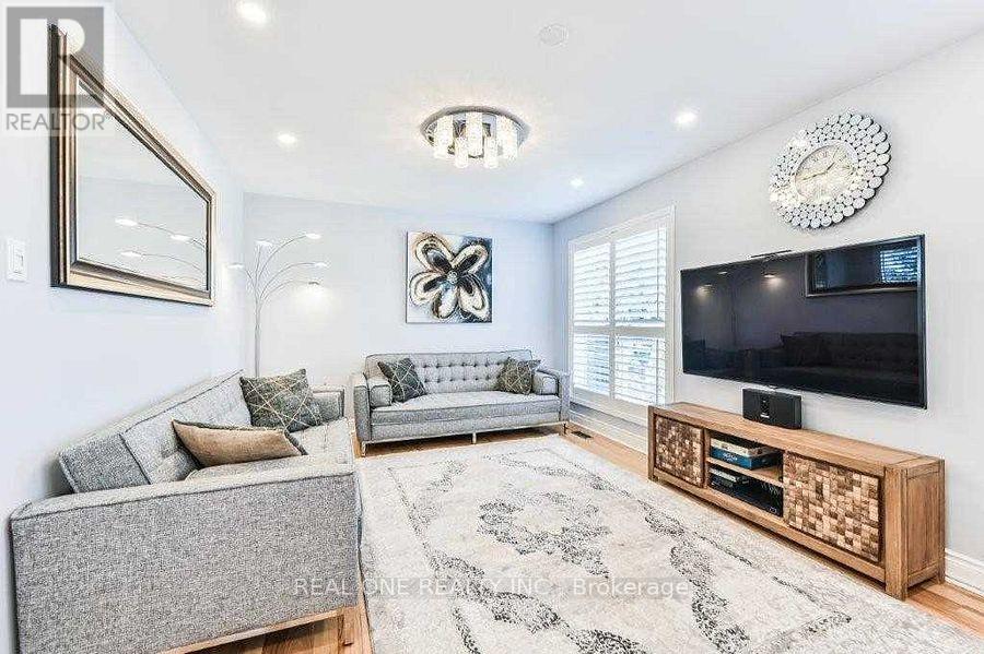 2380 Guildstone Crescent, Oakville, Ontario  L6M 3Y8 - Photo 4 - W13226866