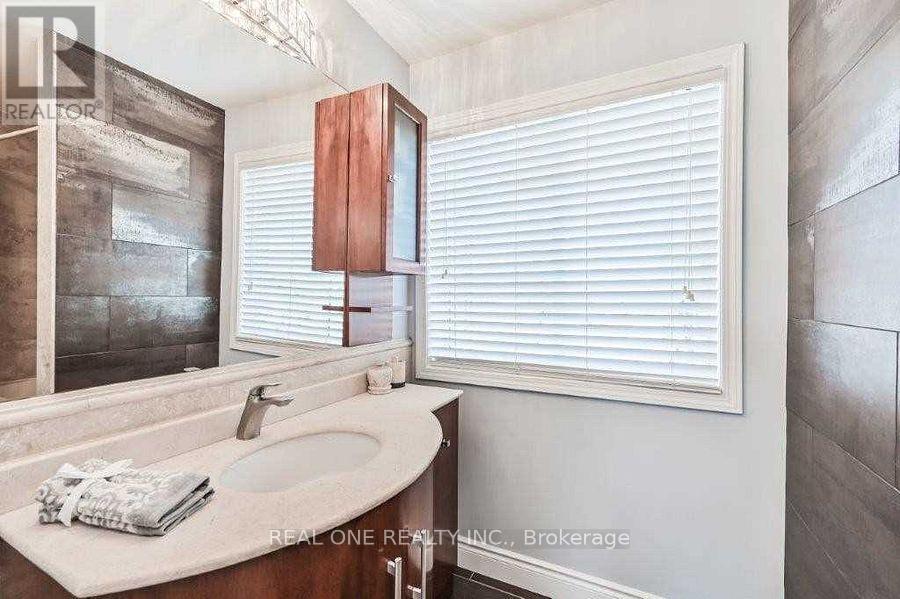 2380 Guildstone Crescent, Oakville, Ontario  L6M 3Y8 - Photo 9 - W13226866