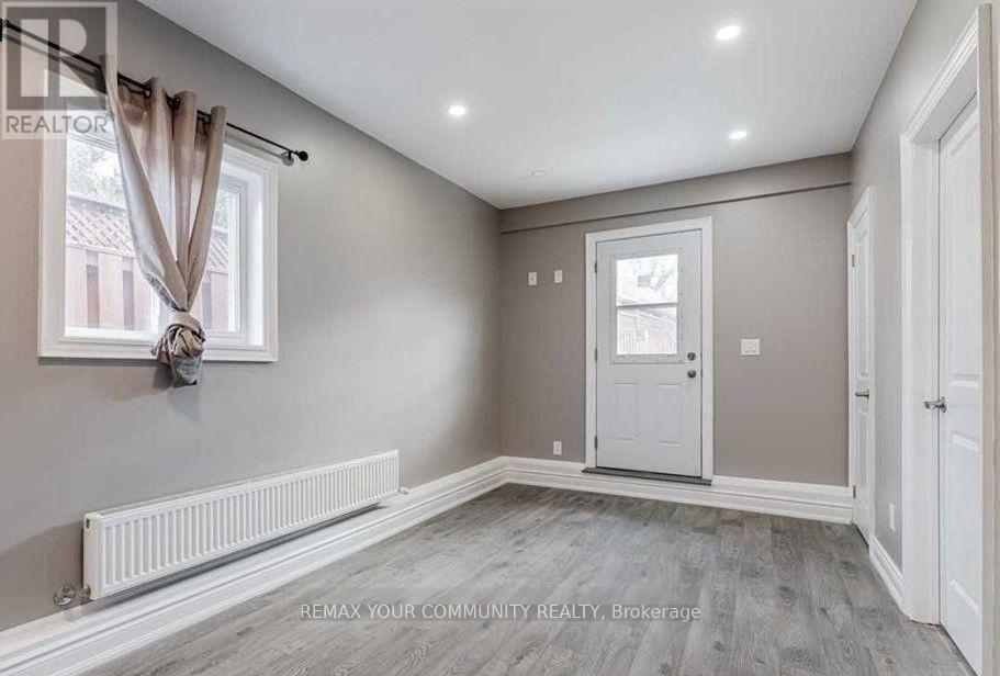30 Westchester Road, Toronto, Ontario  M6M 2S5 - Photo 5 - W13226970