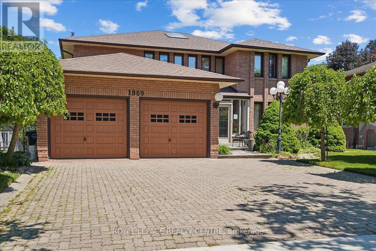 1869 Folkway Drive, Mississauga, Ontario  L5L 2X1 - Photo 2 - W13226984