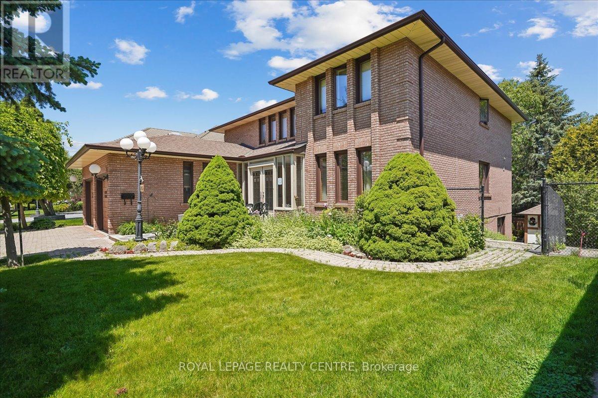 1869 Folkway Drive, Mississauga, Ontario  L5L 2X1 - Photo 3 - W13226984