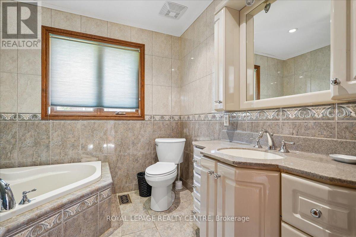 1869 Folkway Drive, Mississauga, Ontario  L5L 2X1 - Photo 35 - W13226984