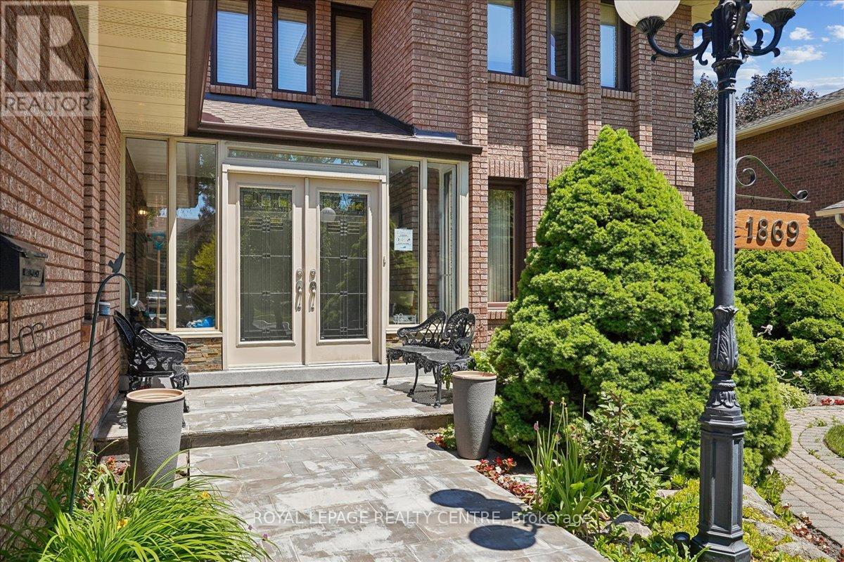 1869 Folkway Drive, Mississauga, Ontario  L5L 2X1 - Photo 4 - W13226984
