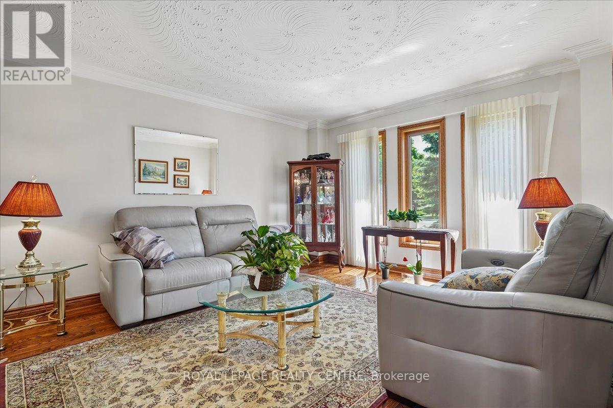 1869 Folkway Drive, Mississauga, Ontario  L5L 2X1 - Photo 9 - W13226984