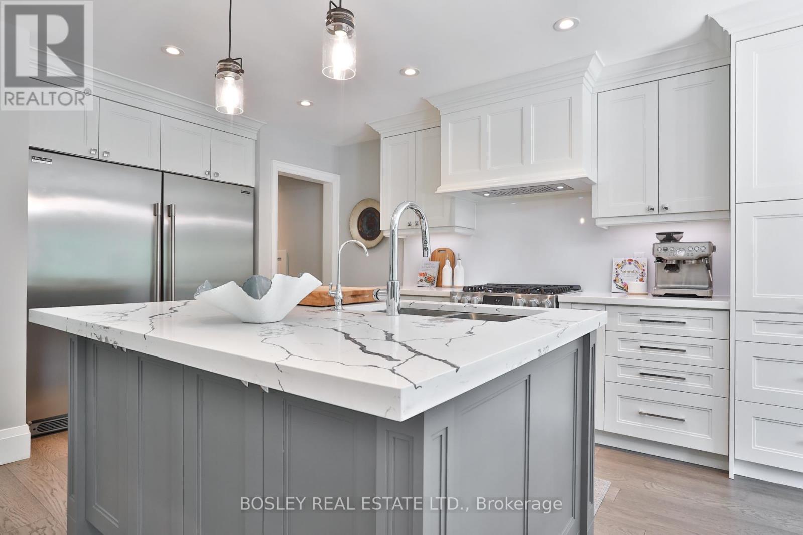 90 Ravenscrest Drive, Toronto, Ontario  M9B 5N3 - Photo 10 - W13226996