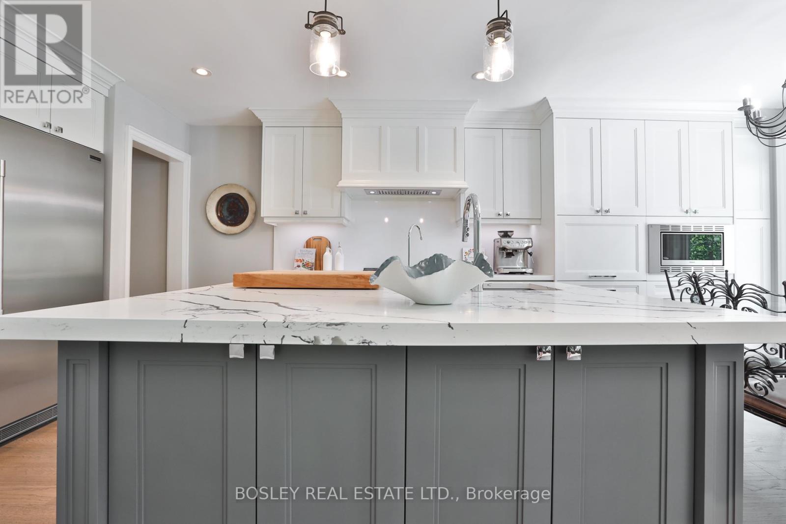 90 Ravenscrest Drive, Toronto, Ontario  M9B 5N3 - Photo 11 - W13226996