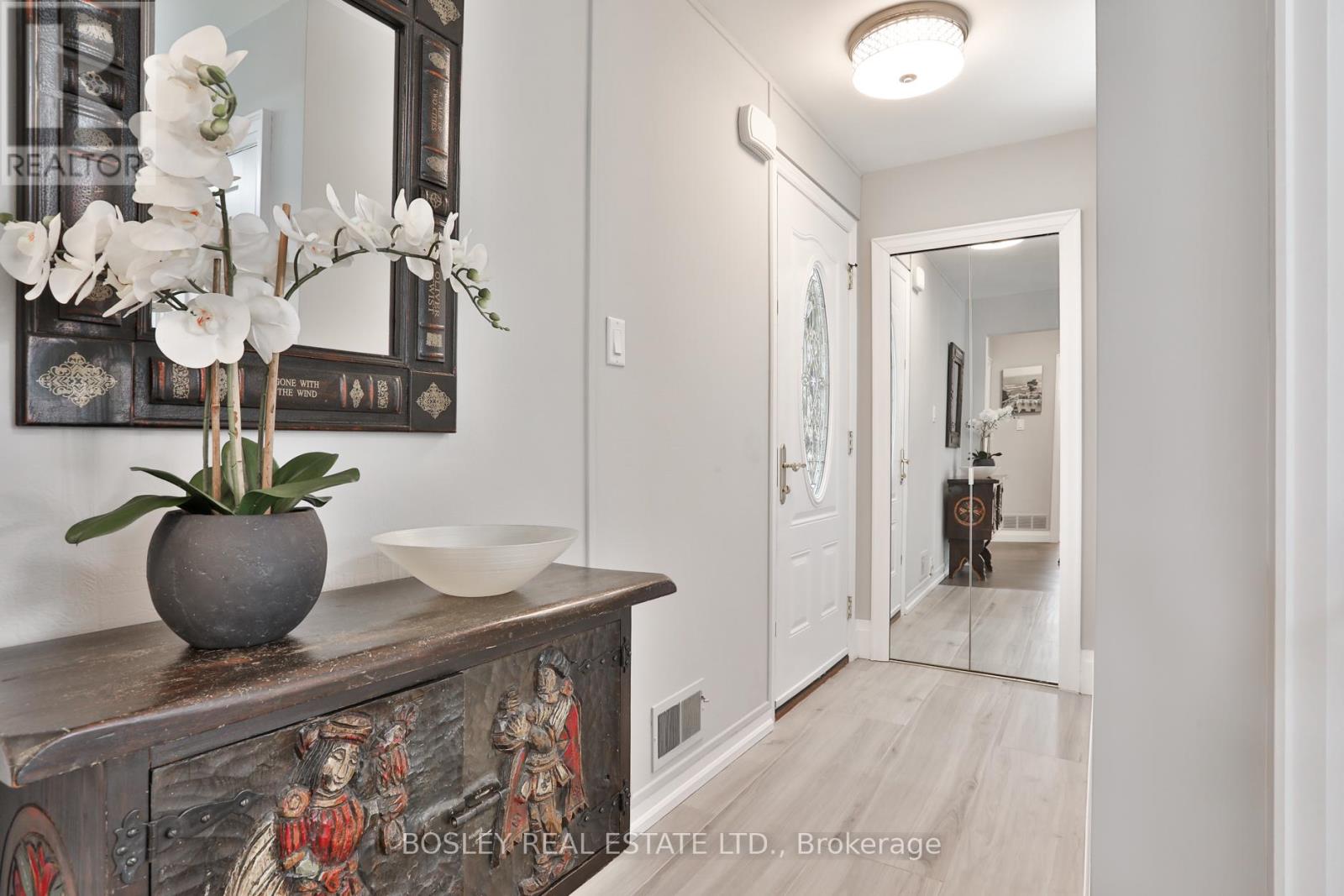 90 Ravenscrest Drive, Toronto, Ontario  M9B 5N3 - Photo 4 - W13226996
