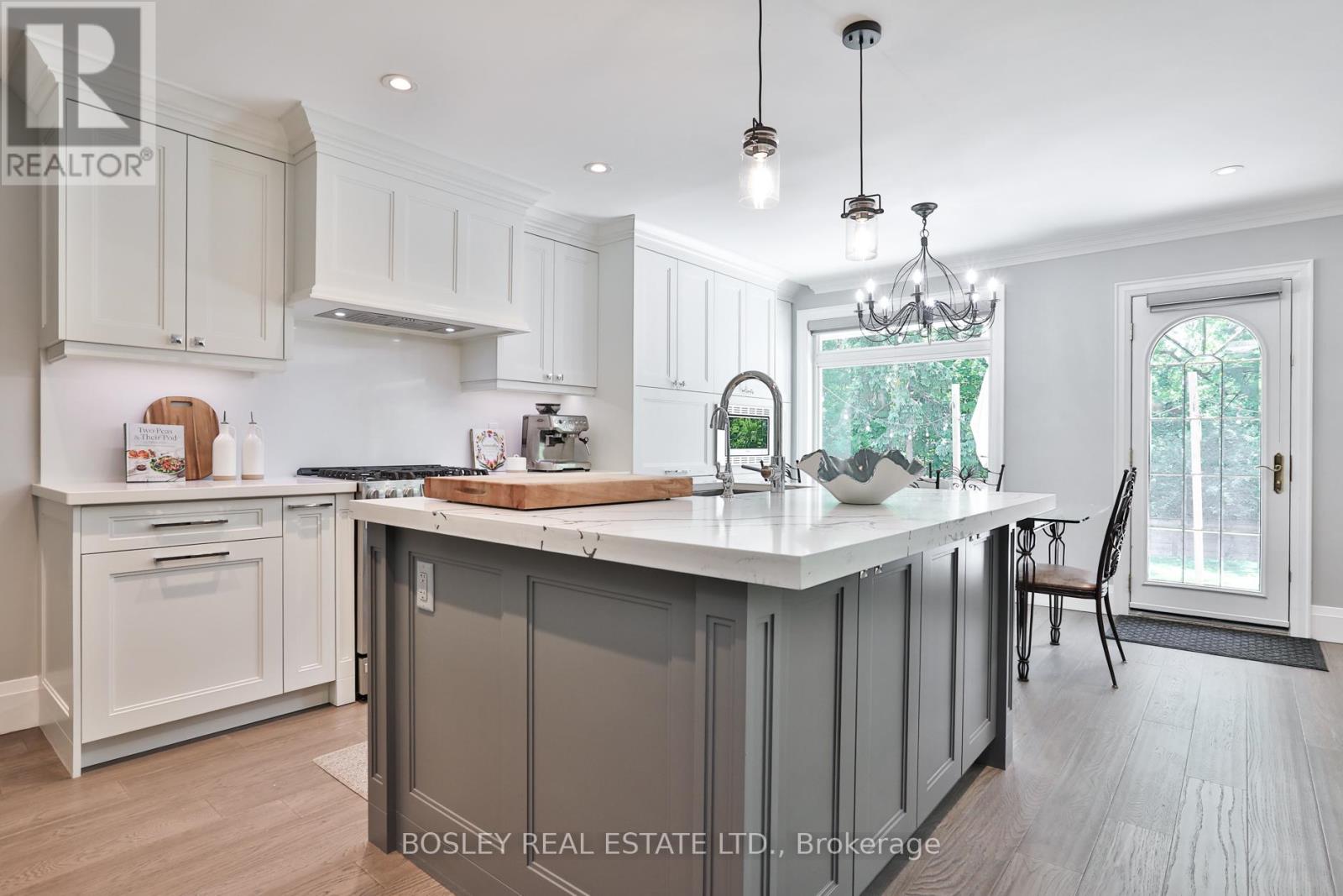 90 Ravenscrest Drive, Toronto, Ontario  M9B 5N3 - Photo 6 - W13226996
