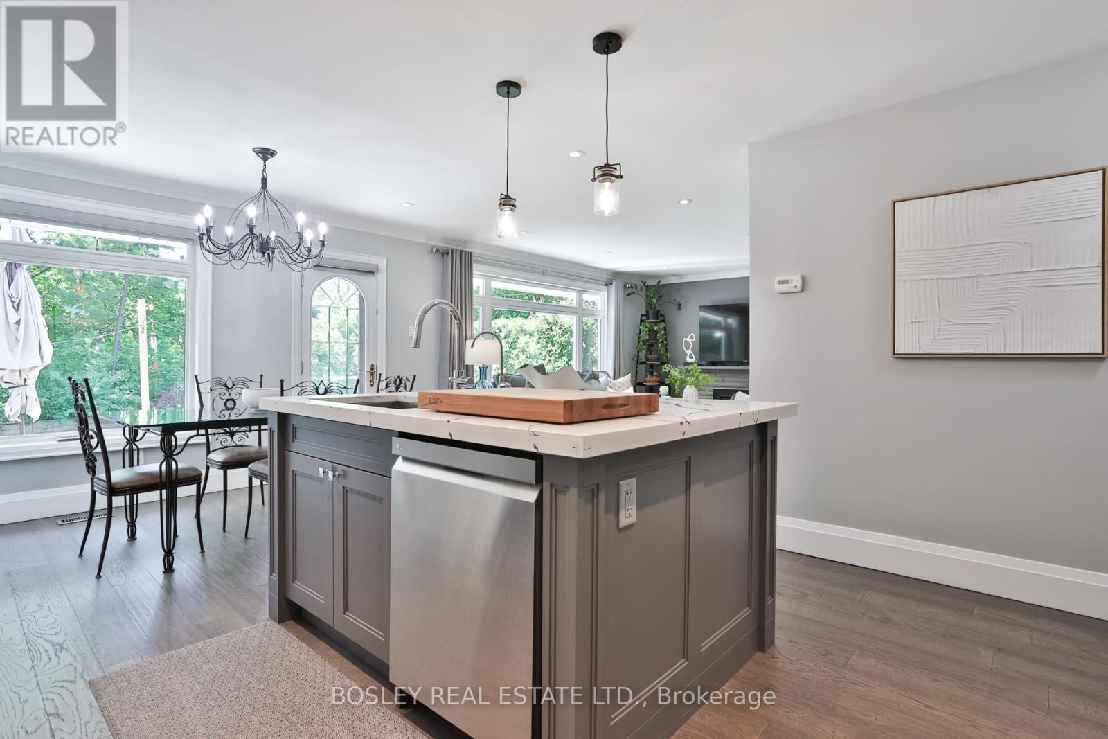 90 Ravenscrest Drive, Toronto, Ontario  M9B 5N3 - Photo 8 - W13226996