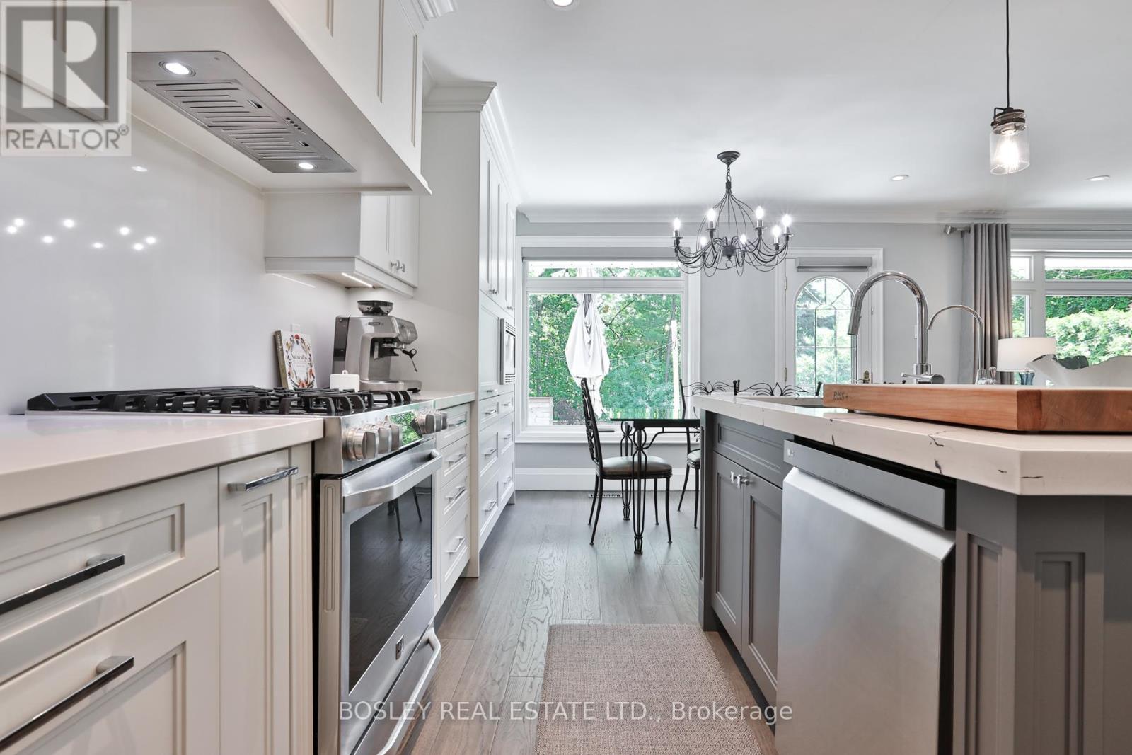 90 Ravenscrest Drive, Toronto, Ontario  M9B 5N3 - Photo 9 - W13226996