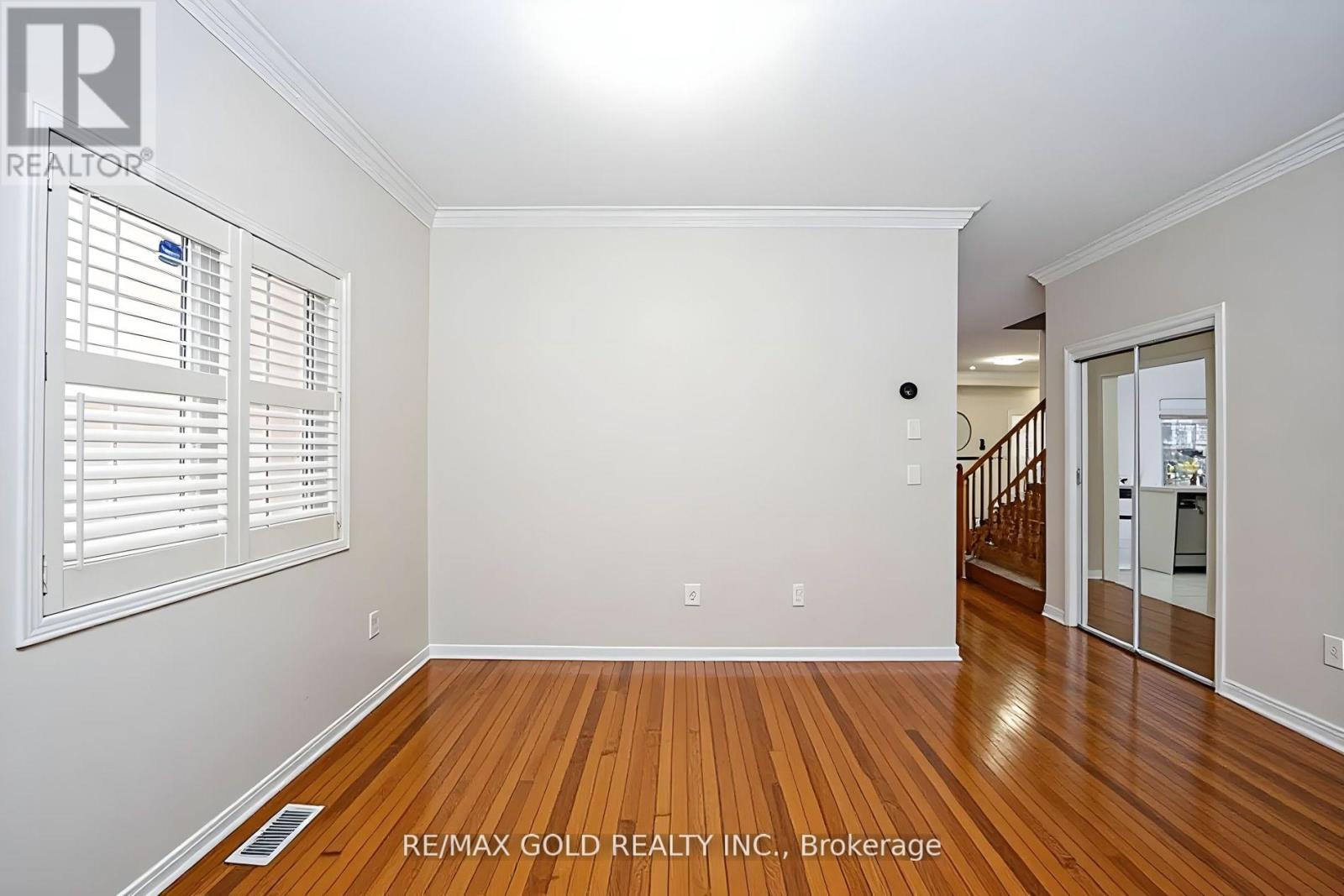 321 Queen Mary Drive, Brampton, Ontario  L7A 3S6 - Photo 4 - W13227028