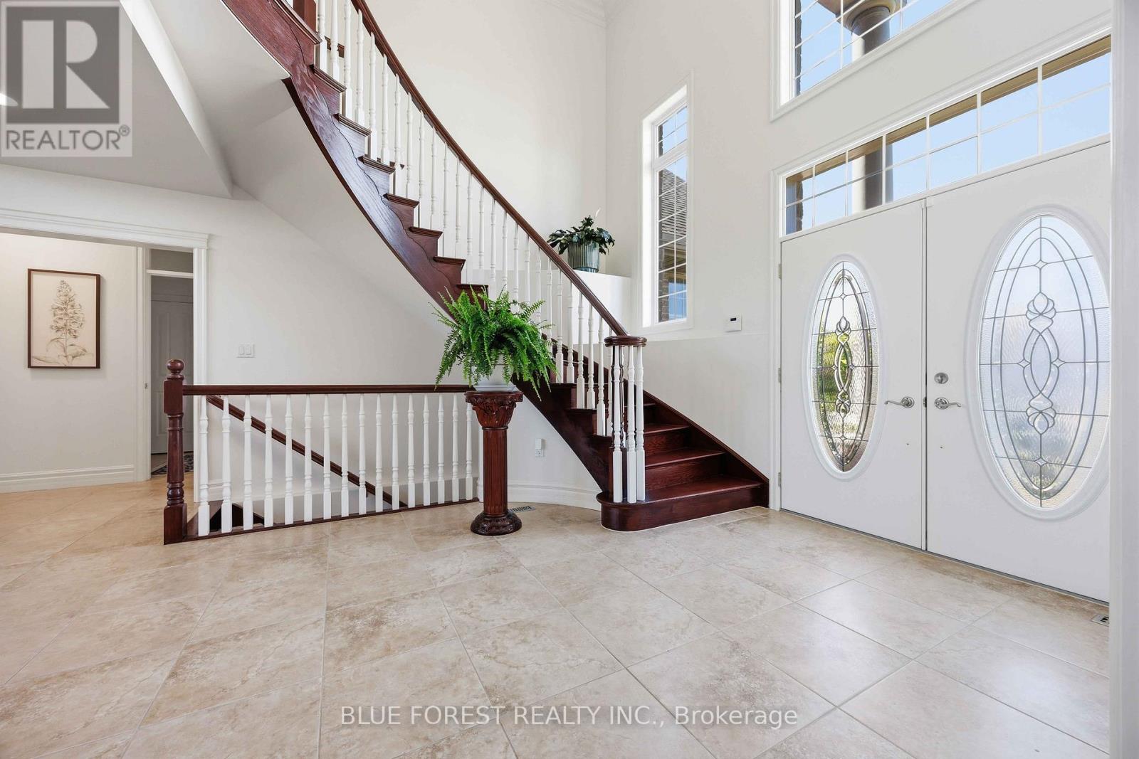 502 First Avenue, Petrolia, Ontario  N0N 1R0 - Photo 3 - X13227358