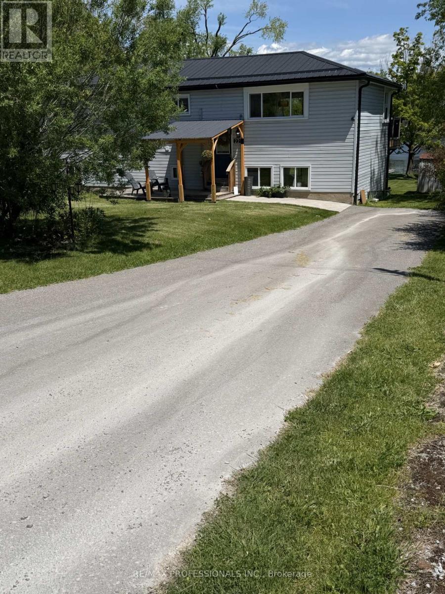 22 Lawrence Street N, Kawartha Lakes, Ontario  K9J 6X3 - Photo 2 - X12938856