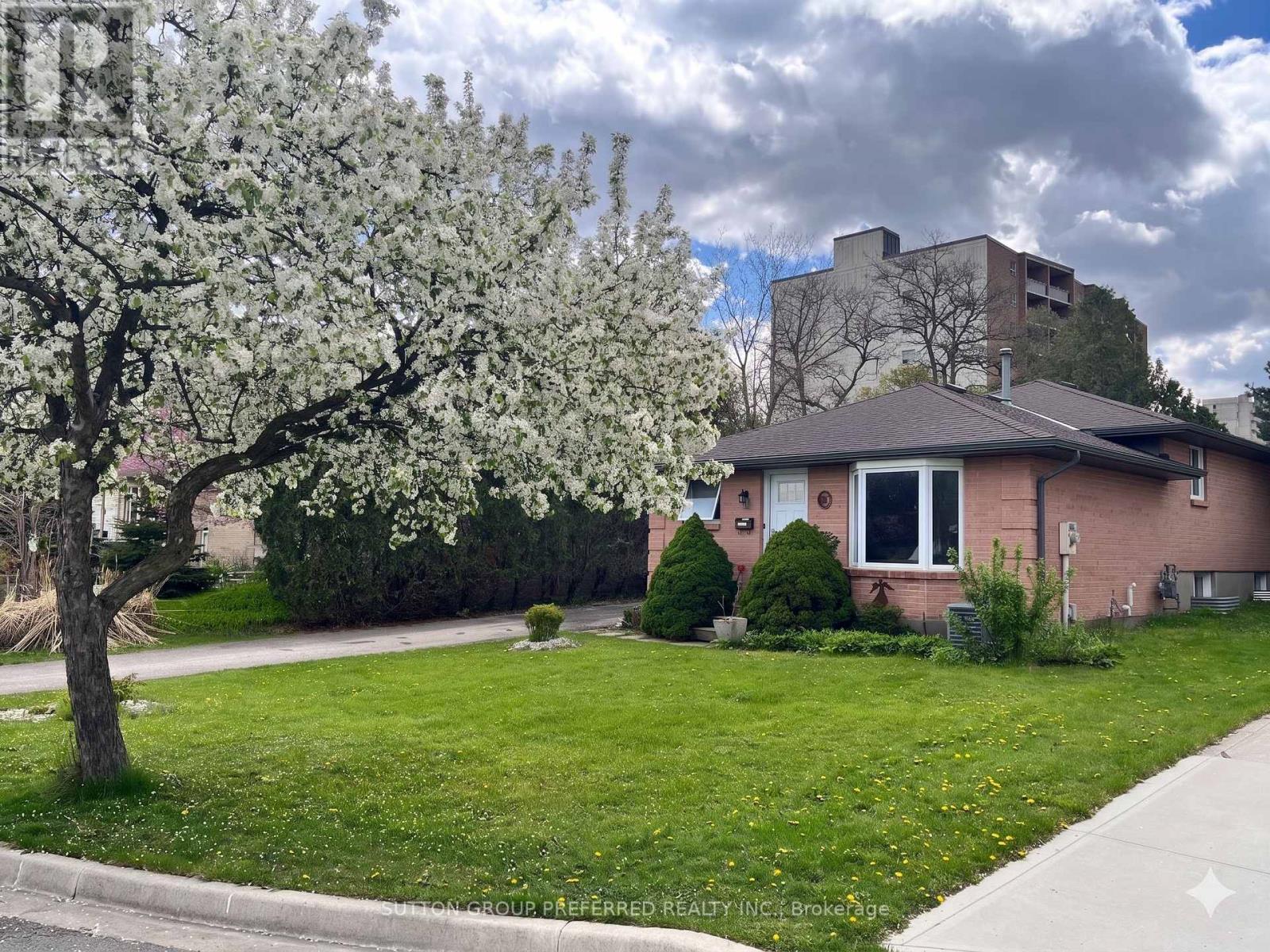 63 Dundee Court, London South, Ontario  N6C 5E4 - Photo 2 - X12911122