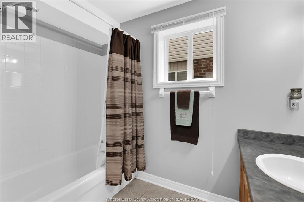 4134 Zurich, Windsor, Ontario  N9G 3E4 - Photo 13 - 26012788