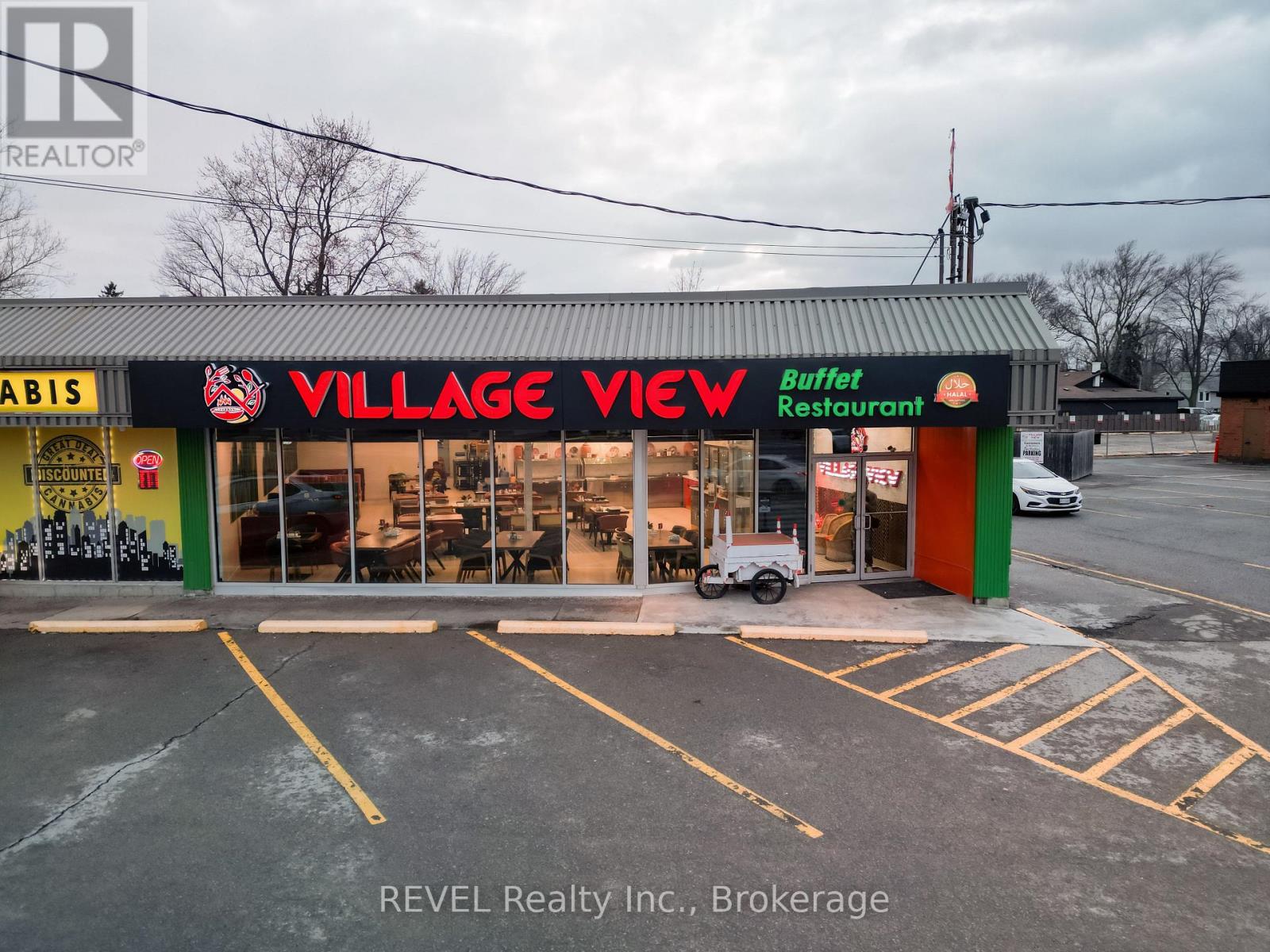 553 Niagara Street, Welland, Ontario  L3C 1L8 - Photo 1 - X12936732