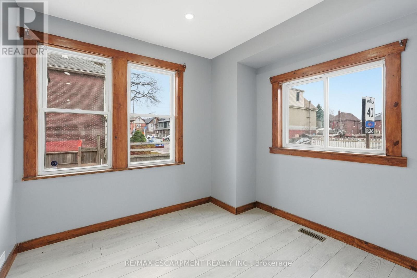 570 Cannon Street E, Hamilton, Ontario  L8L 2G4 - Photo 11 - X12965960