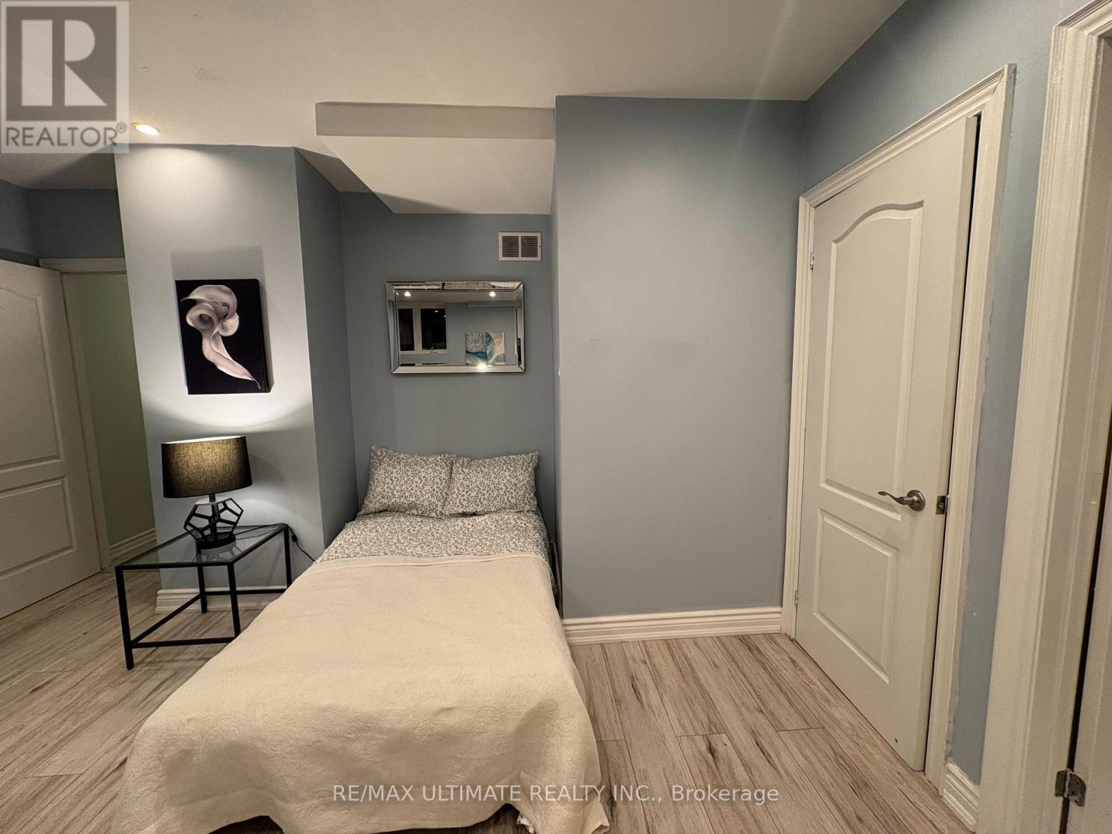 2 Lower - 1166 Glengrove Avenue W, Toronto, Ontario  M6B 2K4 - Photo 10 - W13036210