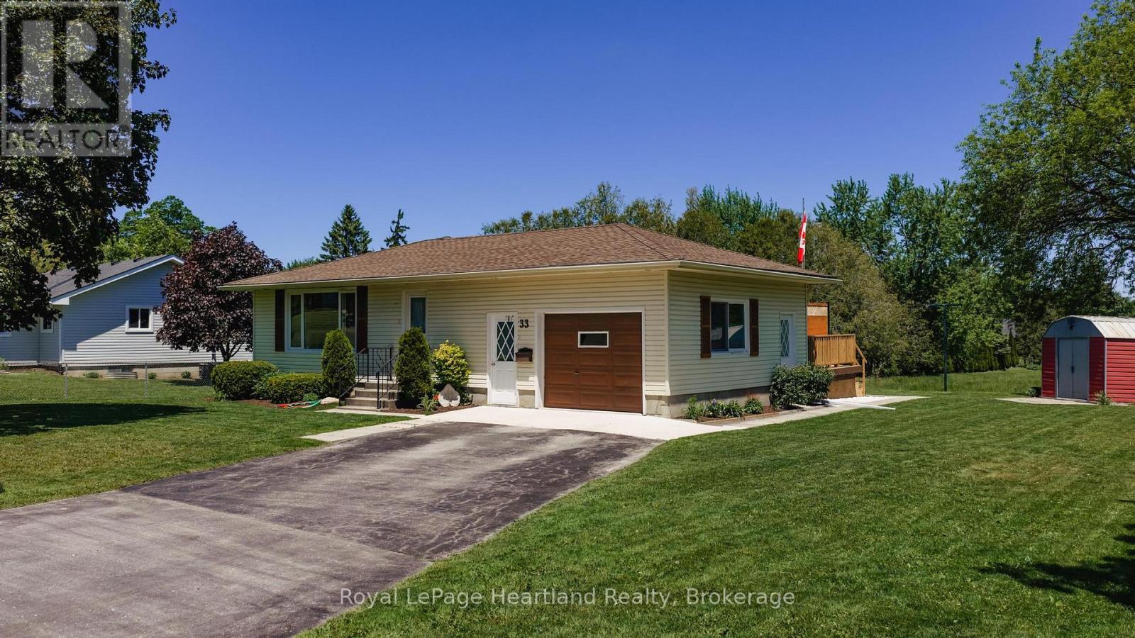 33 North Street, Huron East, Ontario  N0K 1G0 - Photo 1 - X13227238