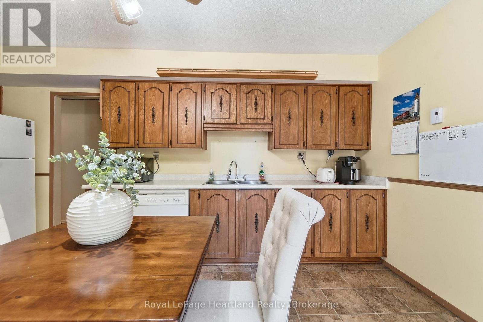 33 North Street, Huron East, Ontario  N0K 1G0 - Photo 9 - X13227238