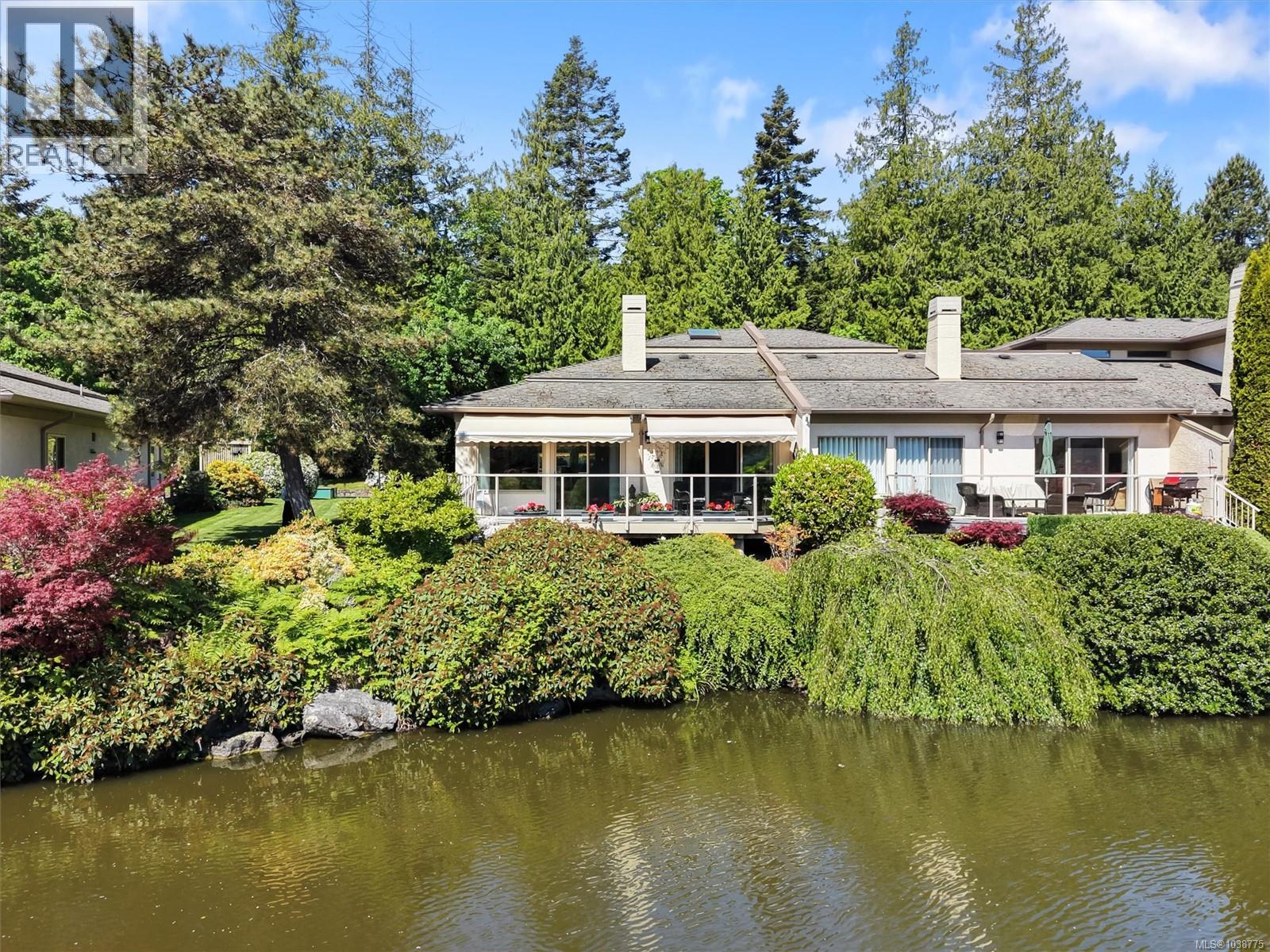 8 4701 Lochside Dr, Saanich, British Columbia  V8Y 3E2 - Photo 2 - 1038775