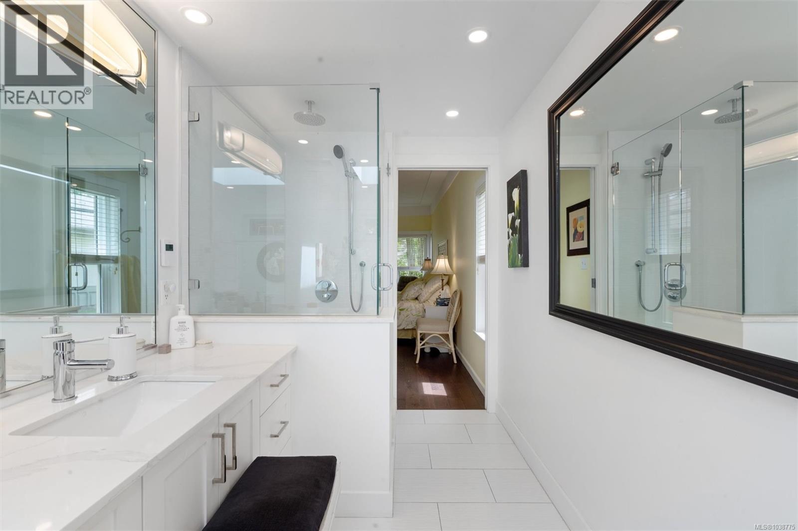 8 4701 Lochside Dr, Saanich, British Columbia  V8Y 3E2 - Photo 27 - 1038775