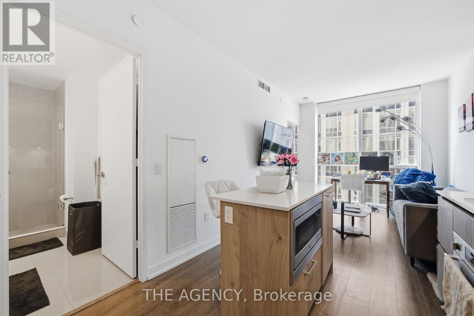 804 - 1 YORKVILLE AVENUE, Toronto, Ontario