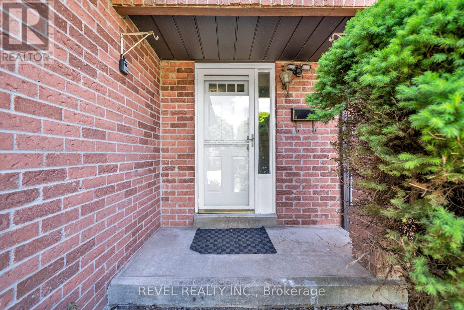 11 Carr Drive, Ajax, Ontario  L1T 3E1 - Photo 4 - E13227350