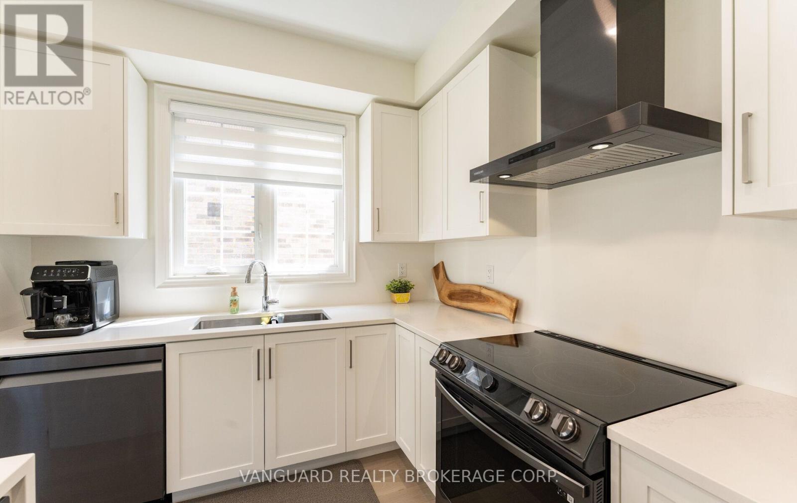 158 Scarlet Way, Bradford West Gwillimbury, Ontario  L3Z 4J2 - Photo 24 - N13227320